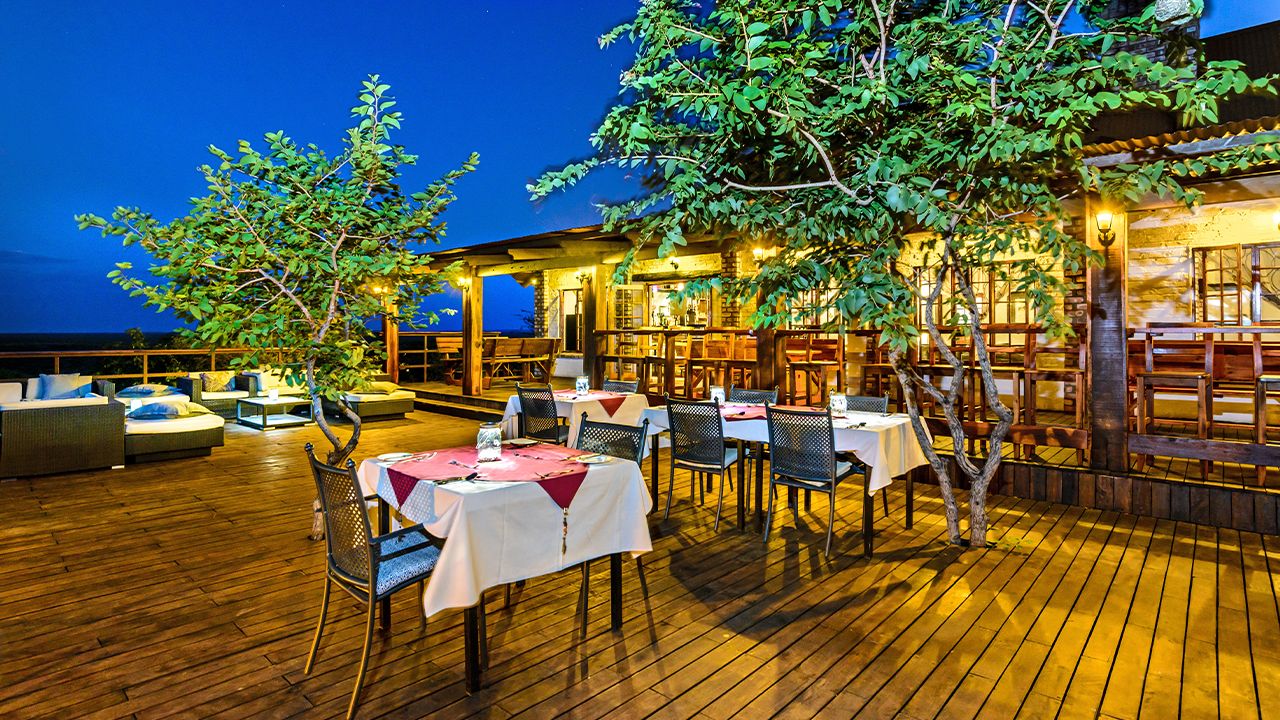 Etosha-Safari-Lodge-Evening-Deck-Dining