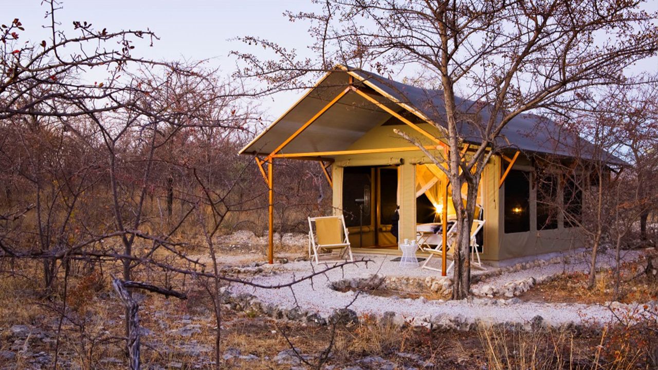 Mushara-Bush-Camp-Tent-Setting