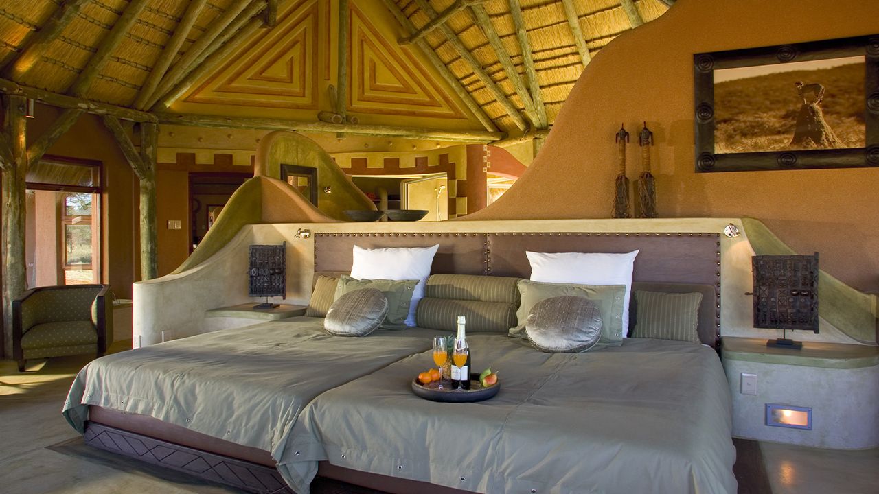 Okonjima-Bush-Suite-Suite-Interior