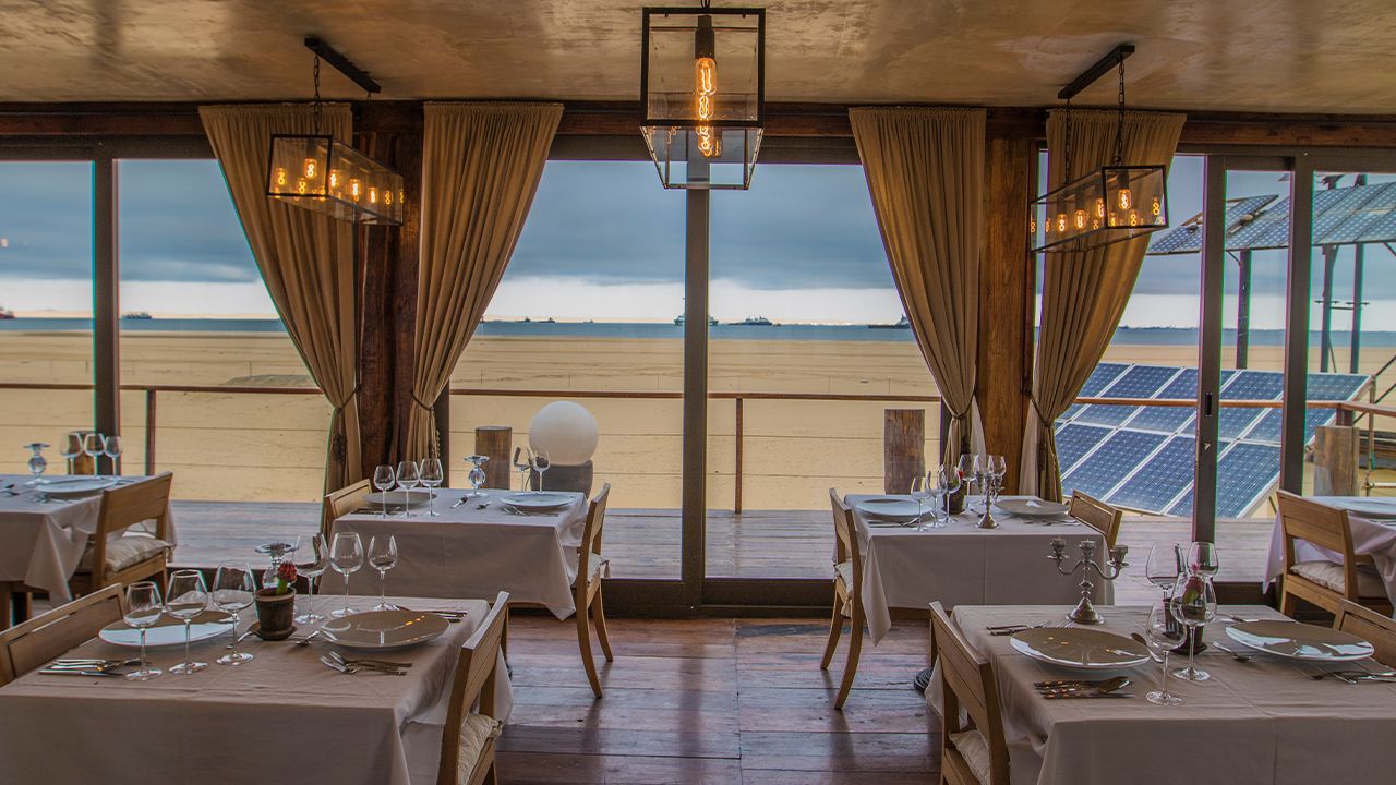 Pelican-Point-Lodge-Dining-Room