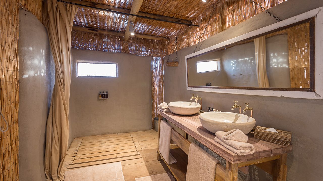 Damaraland-Camp-Bathroom